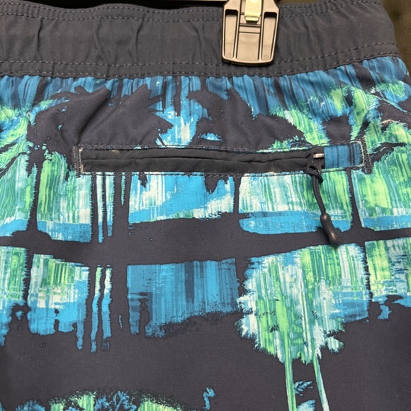 NWT Men’s Blue Patterned Swim Trunks.  Size L. - Picture 6 of 9